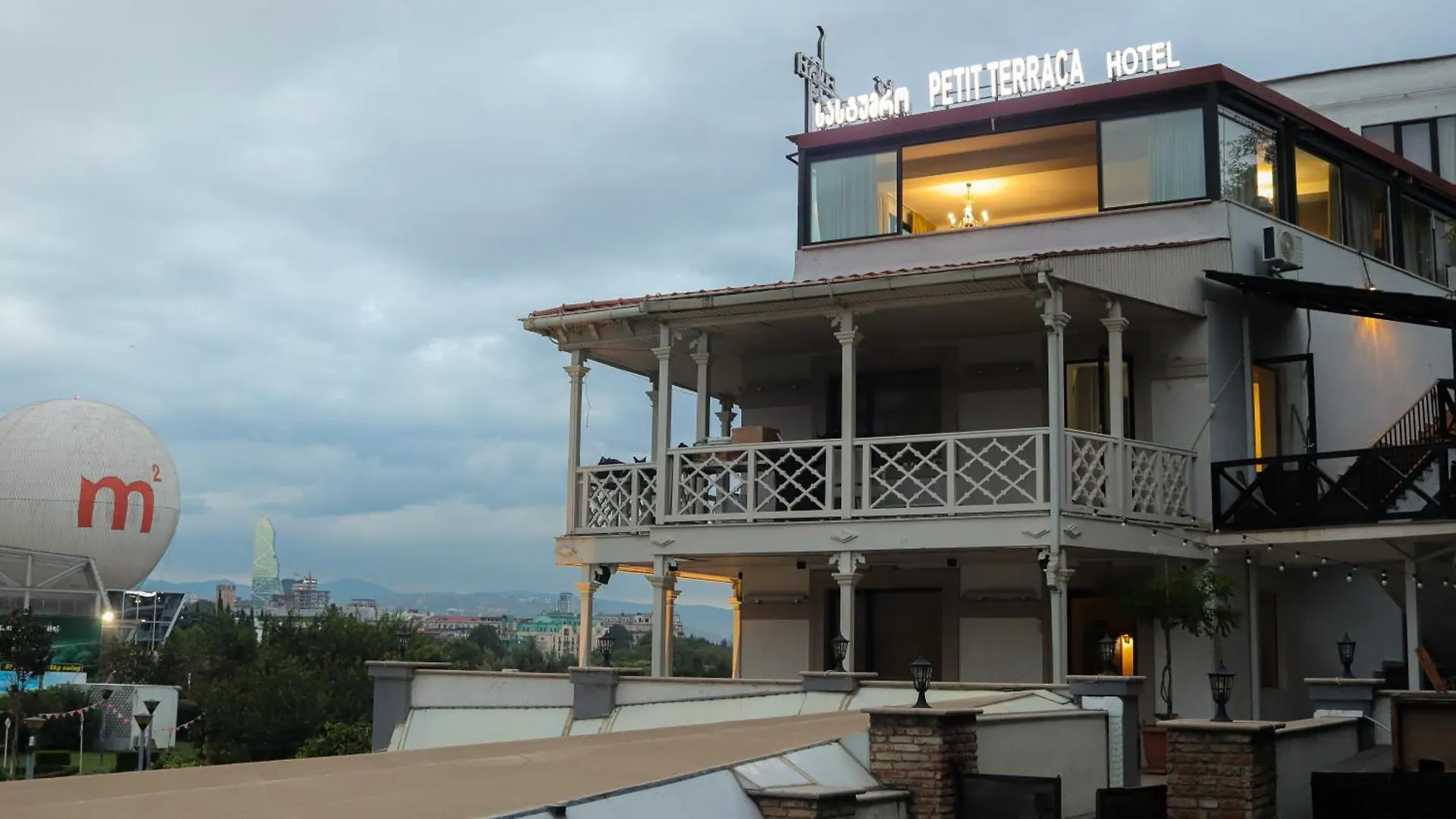 Petit Palace Тбилиси 4*,